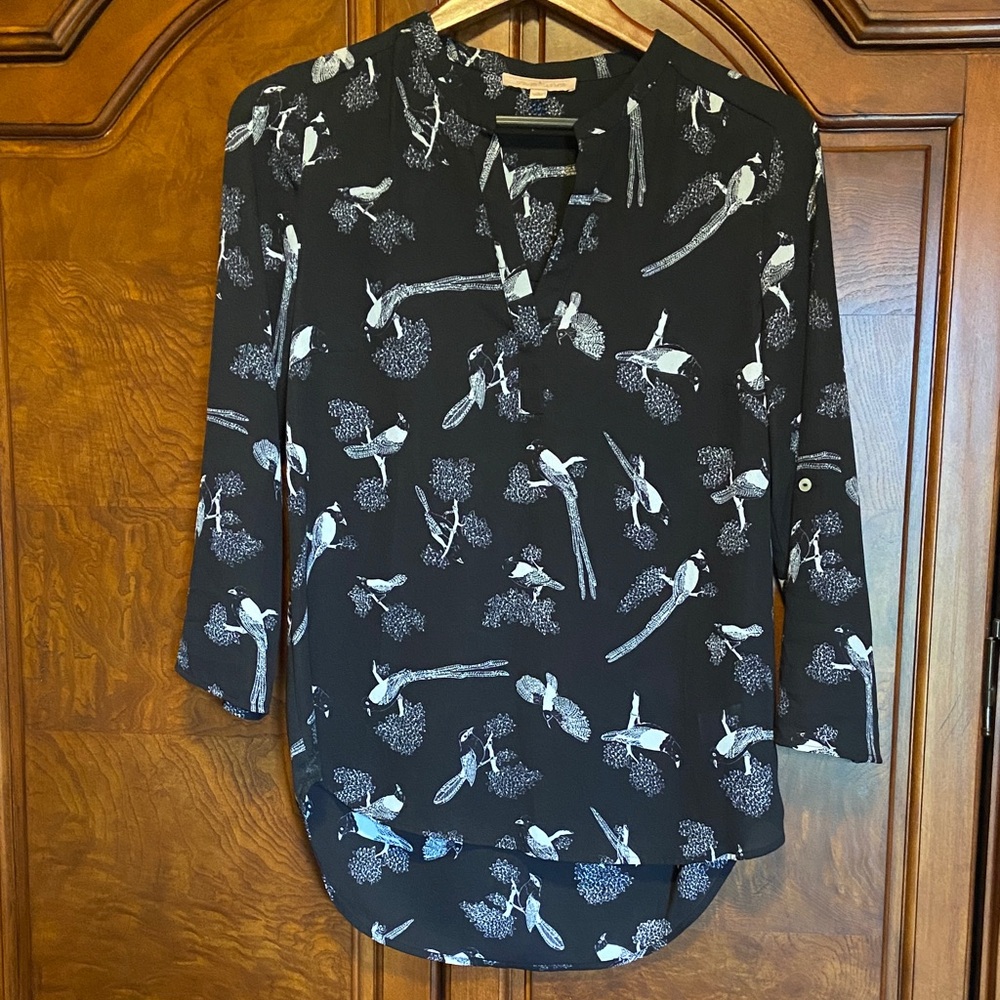 Gibson Latimer Black and White Bird Pattern Blouse Size Small